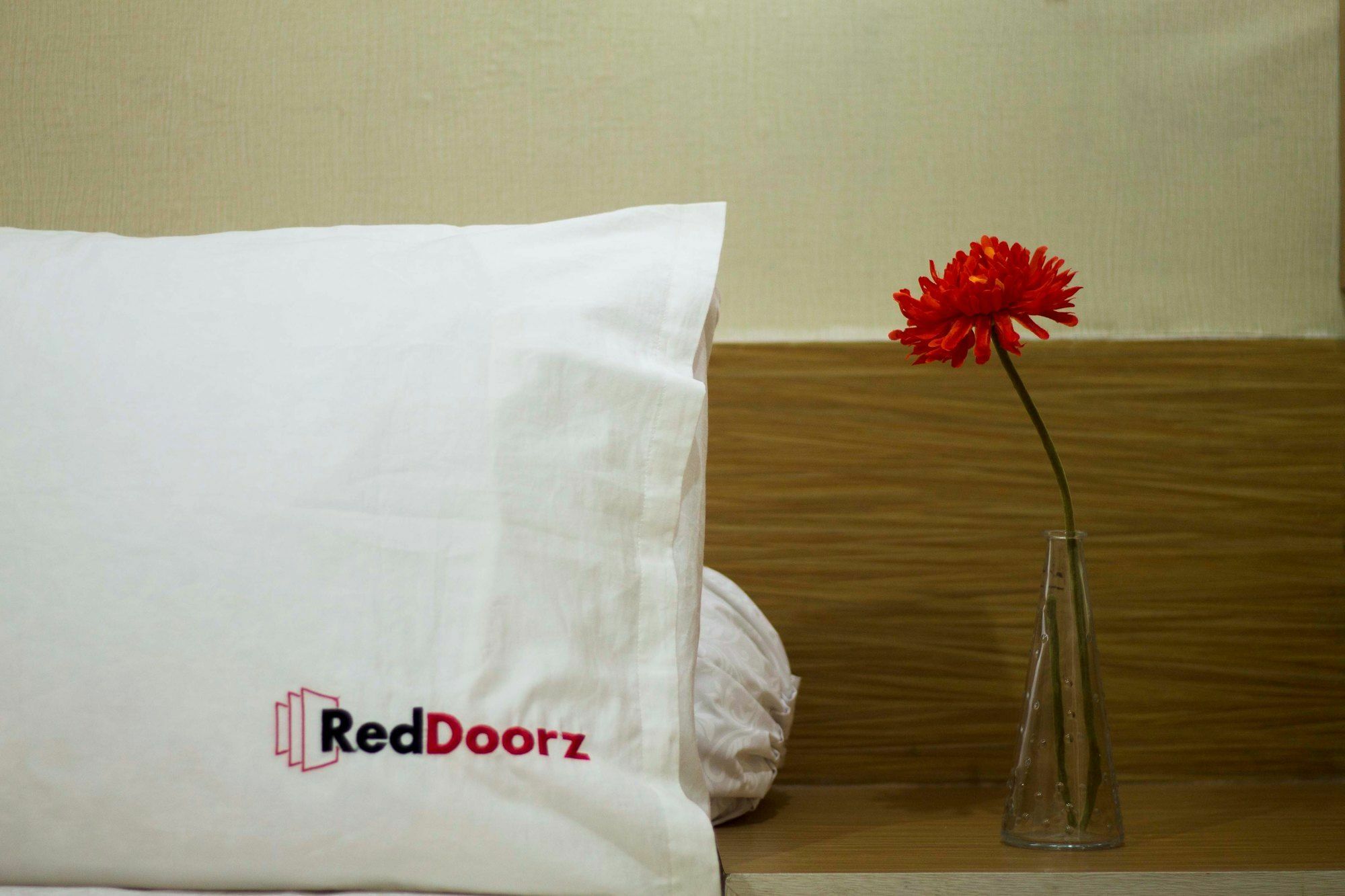 Reddoorz Plus Near Riau Street Bandung Exteriér fotografie